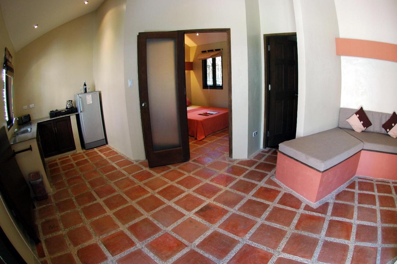 Reef Retreat Resort Balabag  Zimmer foto